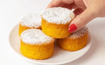 Het recept dat ik maak als ik zin heb in iets zoets, maar niet wil aankomen: wortelmuffins van 100 calorieën, zacht, licht en perfect bij de koffie!