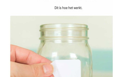 Mijn oma leerde me deze truc om zelfklevende etiketten in een handomdraai en moeiteloos van flessen te verwijderen. Zo werkt het.