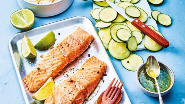 Gegrilde zalm met chili-limoensaus en basmatirijst