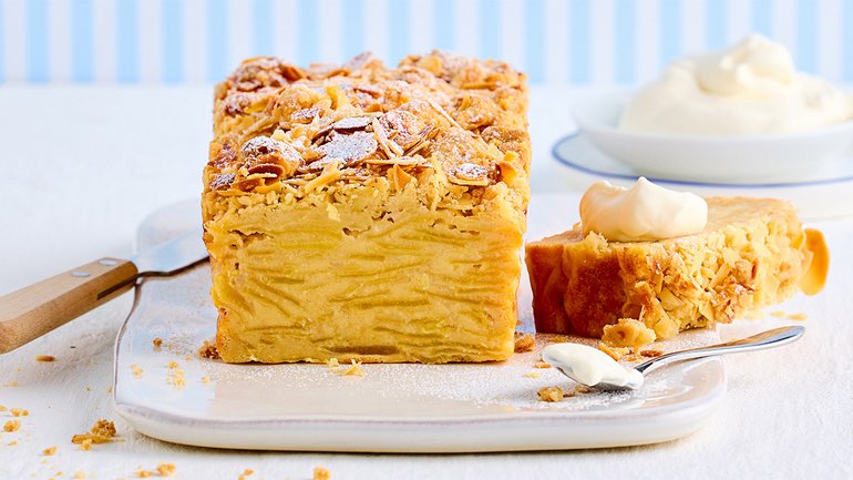 Appeltaart met amandelkruimels en vlierbloesemcrème